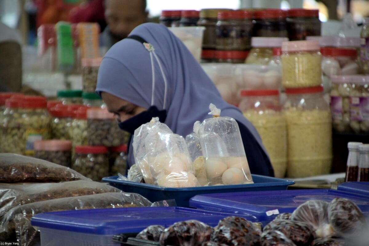 Stalls that sell turtle eggs greet customers at every entrance to the Pasar Payang market, Kuala Terengganu. (Bryan Yong)